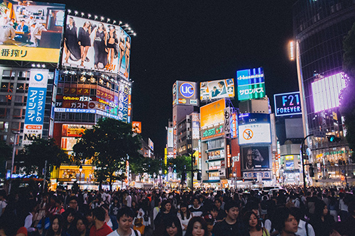 Shibuya Crossing Tokio in der Nacht